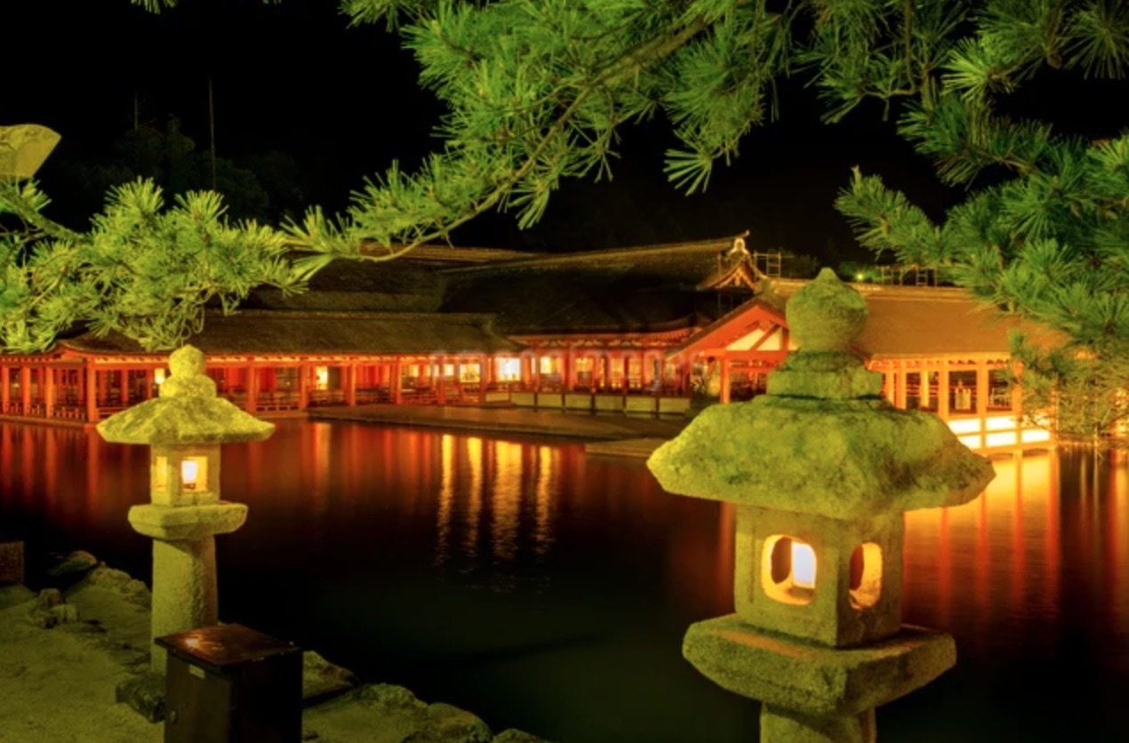 厳島神社
ライトアップ